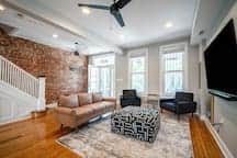 Modern Swanky Oasis Central Location FREE Parking!