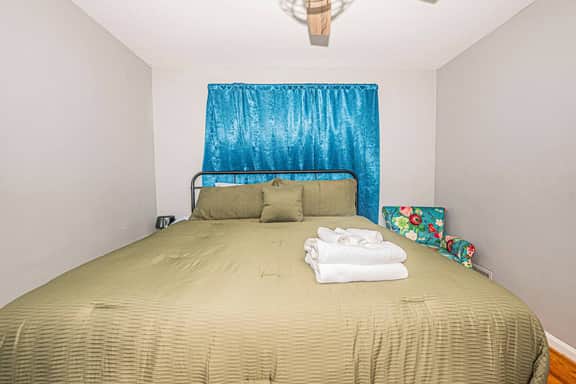 Queen Room w/ Free Parking Near MGM Washington DC!