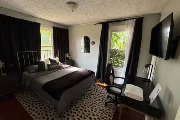 Cozy 2BR Lower Duplex Stay Near LCA and Ford Field