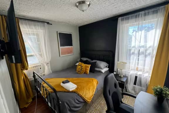 Cozy 2BR Lower Duplex Stay Near LCA and Ford Field
