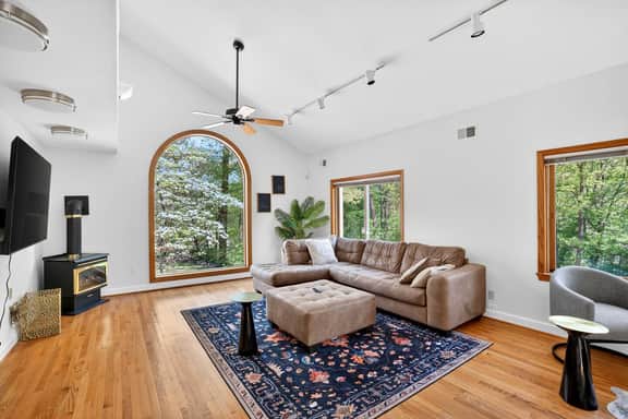 Dazzling home in Silver Spring near Forest Glen - Image 2