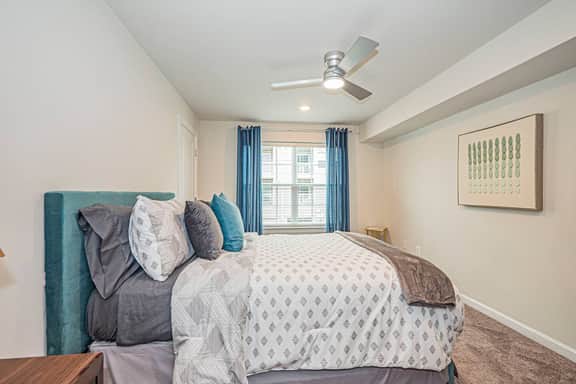 Modern 2BR Townhome Near Washington DC & Metro - Image 5