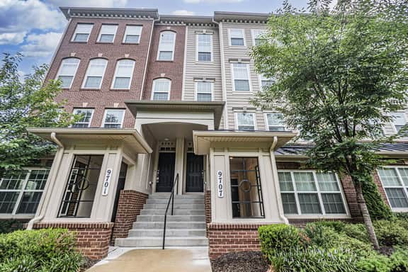 Modern 2BR Townhome Near Washington DC & Metro - Image 4
