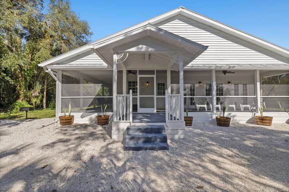 Magnolia House at Alva Oaks Farm Farmhouse Retreat - Image 2