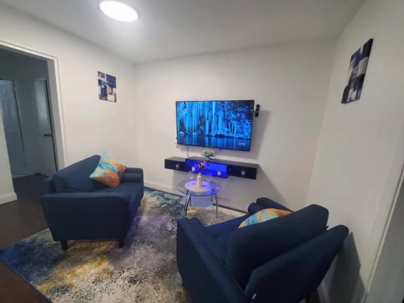 Stylish Chic Suite FREE PKG Extended Stays Welcome