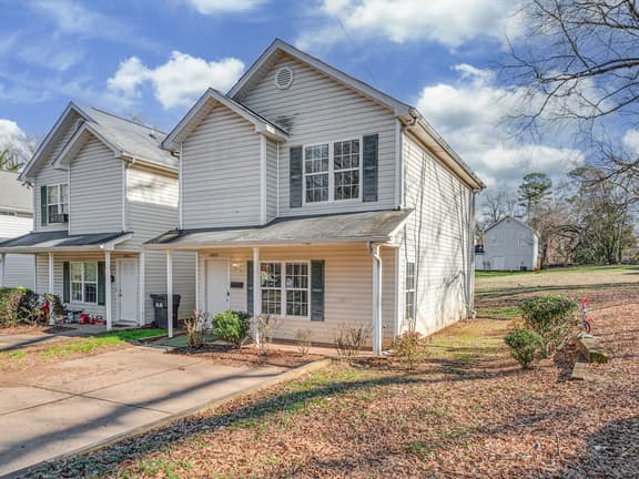 Cozy & Spacious Retreat and  Pet-Friendly