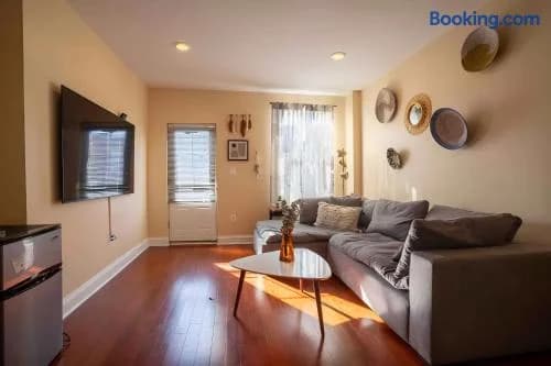 Modern Retreat Near John Hopkins Central Location!