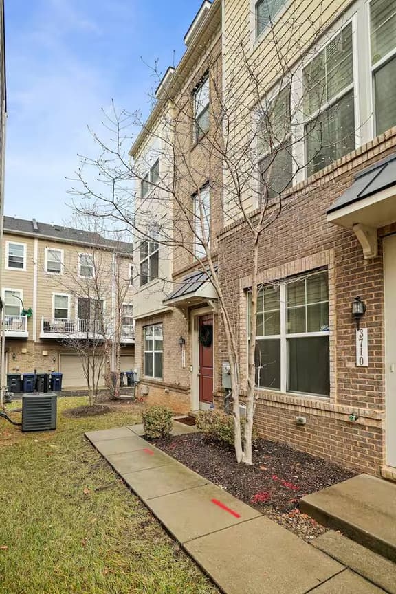 Cozy & Spacious 4 BR Home in NE DC Near the Metro!