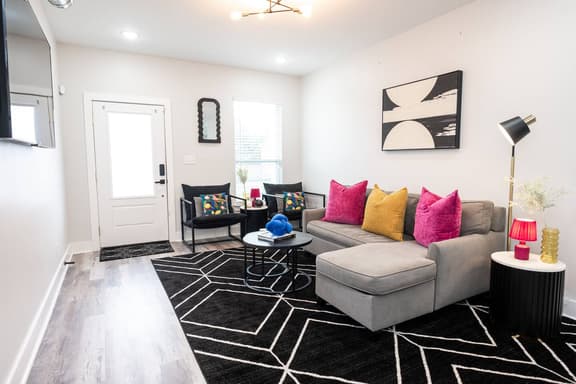 Spacious & Charming 3 BR Home near French Quarter!