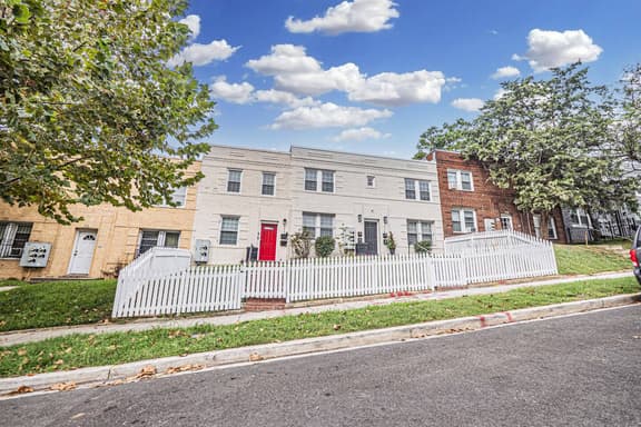 Cozy & Charming 1BR Apartment Near Capitol Hill DC