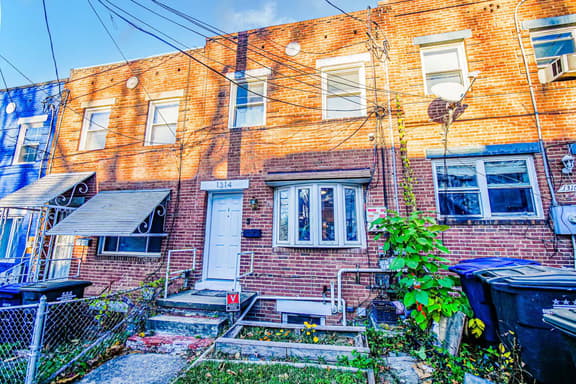Contemporary 2 Bedroom Escape Minutes to Downtown!
