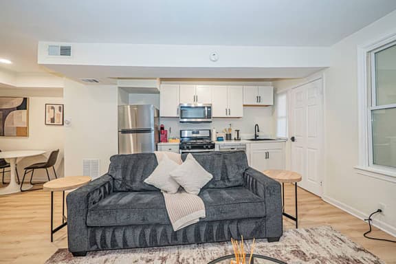Bright & Homey 2BR Escape Near Vibrant Downtown DC